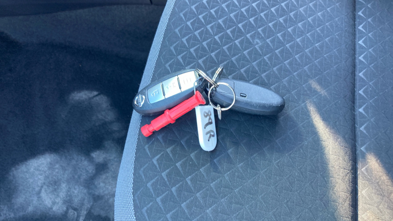 Nissan Juke 1.0 DiG-T N-Connecta 5dr Petrol Hatchback